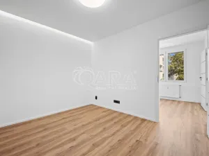Prodej bytu 2+1, Strakonice - Strakonice II, Bezděkovská, 42 m2