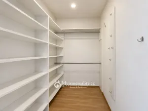 Prodej bytu 2+kk, Znojmo - Oblekovice, Oblekovická, 60 m2