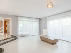 Pronájem rodinného domu, Benátky, 241 m2