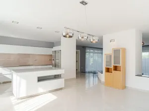 Pronájem rodinného domu, Benátky, 241 m2
