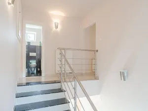 Pronájem rodinného domu, Benátky, 241 m2