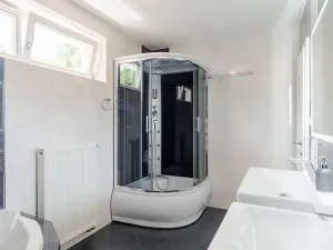Pronájem rodinného domu, Benátky, 241 m2