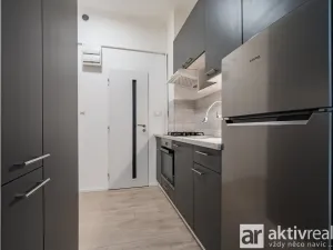 Pronájem bytu 2+1, Praha - Holešovice, Stupkova, 41 m2