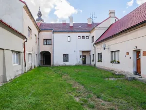 Prodej činžovního domu, Chlumec nad Cidlinou - Chlumec nad Cidlinou I, Klicperovo náměstí, 700 m2