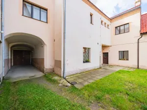 Prodej činžovního domu, Chlumec nad Cidlinou - Chlumec nad Cidlinou I, Klicperovo náměstí, 700 m2