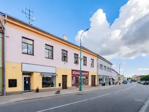 Prodej činžovního domu, Chlumec nad Cidlinou - Chlumec nad Cidlinou I, Klicperovo náměstí, 700 m2