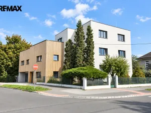 Pronájem kanceláře, Hradec Králové - Pražské Předměstí, Veverkova, 110 m2