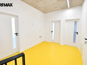Pronájem kanceláře, Hradec Králové - Pražské Předměstí, Veverkova, 110 m2