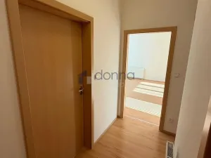 Pronájem bytu 2+kk, Praha, U Kamýku, 55 m2