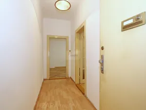 Pronájem bytu 1+1, Praha - Holešovice, U smaltovny, 37 m2