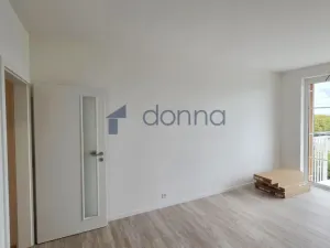 Pronájem bytu 1+kk, Praha, Mladoboleslavská, 28 m2