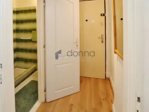Pronájem bytu 1+kk, Praha, Michelangelova, 23 m2