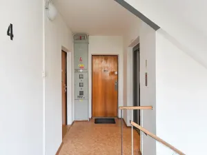 Pronájem bytu 2+kk, Praha - Kobylisy, Famfulíkova, 44 m2