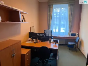 Pronájem kanceláře, Karlovy Vary - Dvory, Chebská, 14 m2