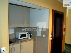 Pronájem kanceláře, Karlovy Vary - Dvory, Chebská, 14 m2