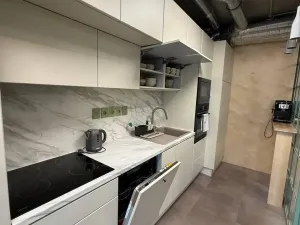 Pronájem pokoje, Praha - Vysočany, Poděbradská, 141 m2