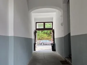 Prodej bytu 2+1, Karlovy Vary, Svahová, 61 m2