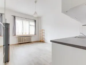 Pronájem bytu 1+kk, Praha, Sokolovská, 28 m2