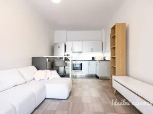 Pronájem bytu 2+kk, Praha - Vršovice, Oblouková, 40 m2