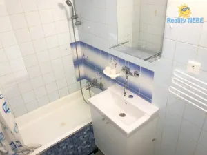 Pronájem bytu 2+kk, Praha - Kobylisy, Famfulíkova, 47 m2