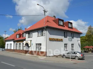 Prodej restaurace, Huslenky, 500 m2