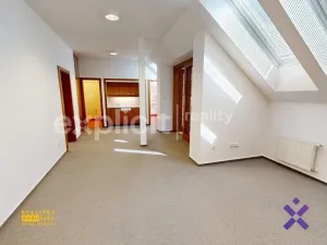 Pronájem kanceláře, Zlín, Vršava I, 460 m2
