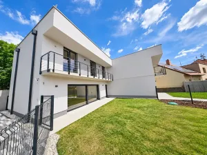 Prodej vícegeneračního domu, Šestajovice, Komenského, 275 m2