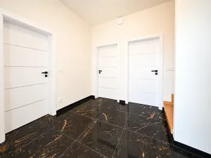 Prodej vícegeneračního domu, Šestajovice, Komenského, 275 m2