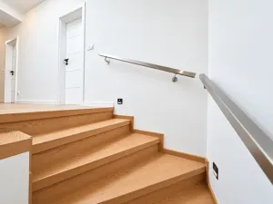 Prodej vícegeneračního domu, Šestajovice, Komenského, 275 m2