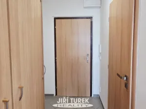 Pronájem bytu 2+kk, Králův Dvůr, Nad Stadionem, 47 m2