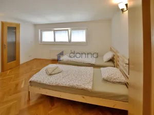 Pronájem bytu 3+1, Praha, Na Kozačce, 118 m2