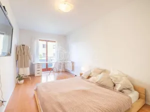 Pronájem bytu 2+kk, Praha - Štěrboholy, Andersenova, 52 m2