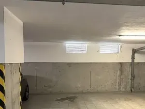 Pronájem garážového stání, Brno, Trýbova, 18 m2