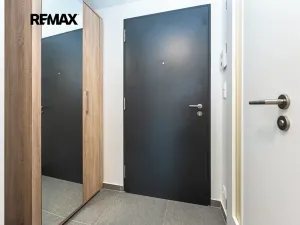 Pronájem bytu 2+kk, Praha - Holešovice, Jankovcova, 60 m2