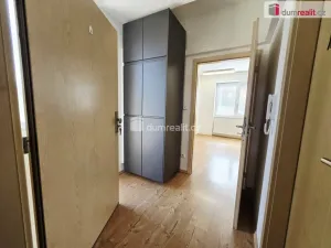 Pronájem bytu 2+kk, Praha - Hloubětín, V chaloupkách, 45 m2