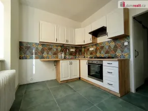 Pronájem bytu 2+1, Karlovy Vary, K. Čapka, 57 m2