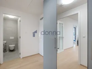Pronájem bytu 2+kk, Praha, Jankovcova, 60 m2