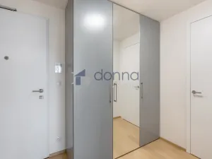 Pronájem bytu 2+kk, Praha, Jankovcova, 60 m2