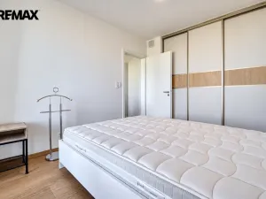 Pronájem bytu 2+kk, Praha - Holešovice, Jankovcova, 52 m2