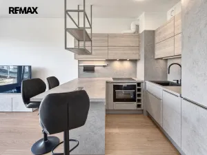Pronájem bytu 2+kk, Praha - Holešovice, Jankovcova, 52 m2