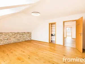 Prodej rodinného domu, Ohrobec, Krátká, 400 m2