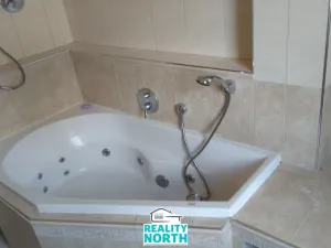 Prodej podílu 1/2 rodinného domu, Hejnice, Klášterní, 690 m2