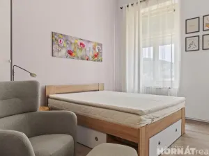Pronájem bytu 1+kk, Praha - Smíchov, Nádražní, 28 m2