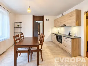 Pronájem bytu 2+1, Praha - Bubeneč, Lotyšská, 58 m2