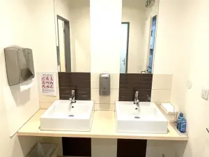 Pronájem kanceláře, Praha - Holešovice, Dělnická, 1252 m2