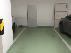 Pronájem garážového stání, Praha - Hloubětín, Modrého, 16 m2