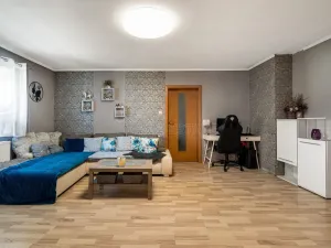 Prodej bytu 3+1, Ostrov, Nádražní, 89 m2