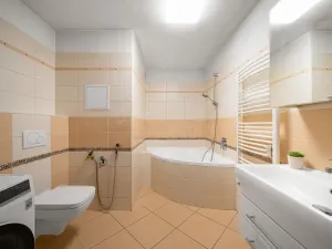 Prodej bytu 3+1, Ostrov, Nádražní, 89 m2