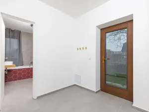 Pronájem atypického bytu, Sedlec, 73 m2