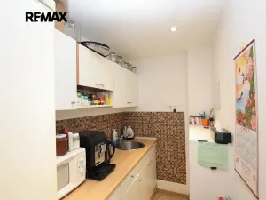 Prodej obchodního prostoru, Praha - Hlubočepy, Voskovcova, 141 m2